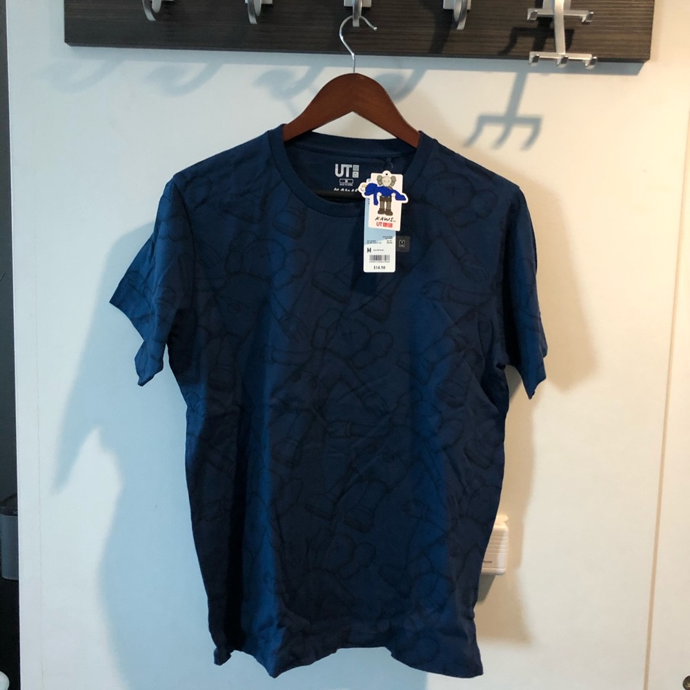 Kaws x Uniqlo Tshirt